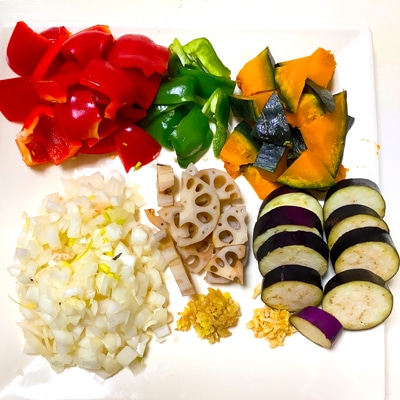 お酒のシメに!一日分の野菜がとれるインドカレー