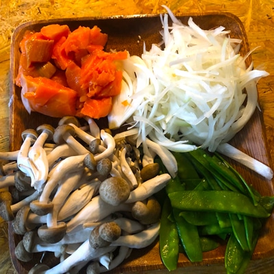 お米にもお酒にも相性抜群!サーモンのスパイシーシチュー