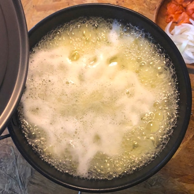 ビールとの相性抜群!薫製香るサーモンポテトサラダ