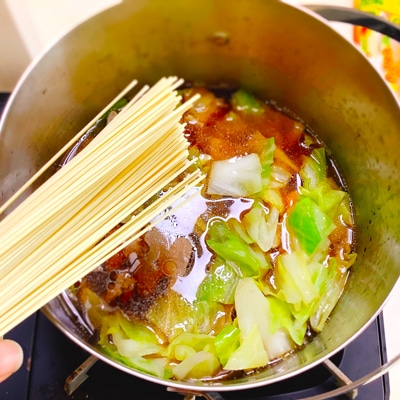 お酒のシメに！絶品ぷるぷるもつ煮込みラーメン