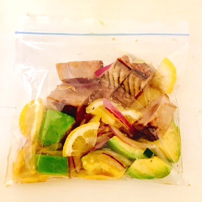 ハワイアンスタイルで味わう！炙りカツオのポキ