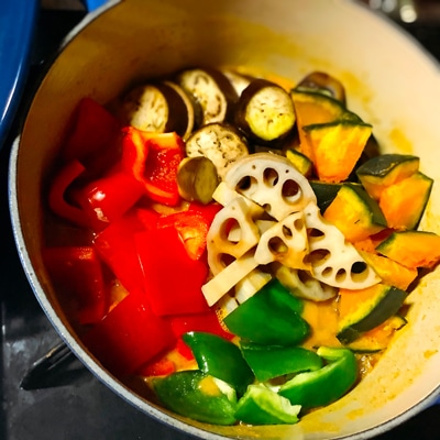 お酒のシメに!一日分の野菜がとれるインドカレー