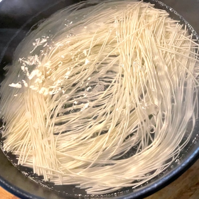 お酒のシメに!ネバネバ冷やしそうめん