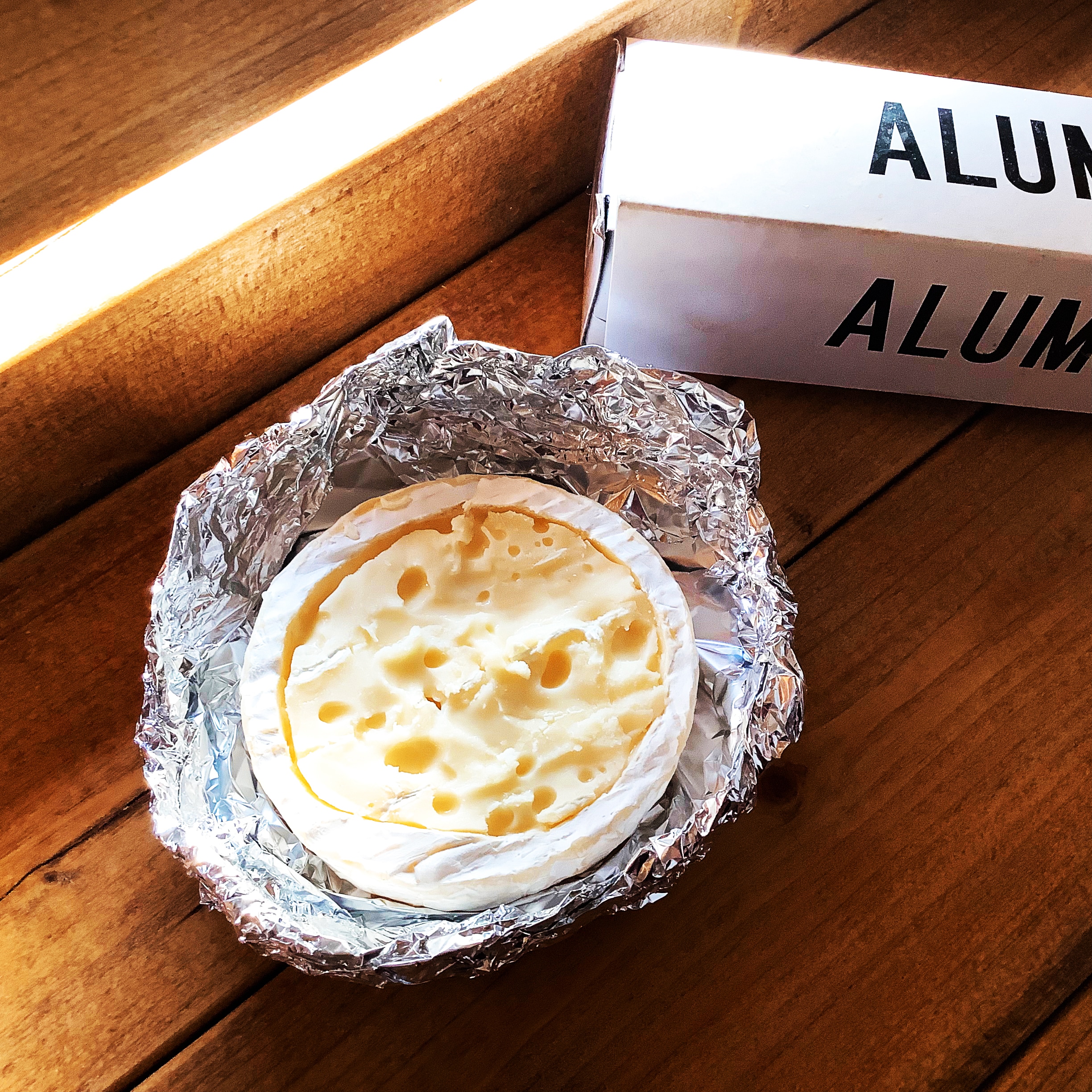 カマンベールチーズまるごと!お手軽チーズフォンデュ