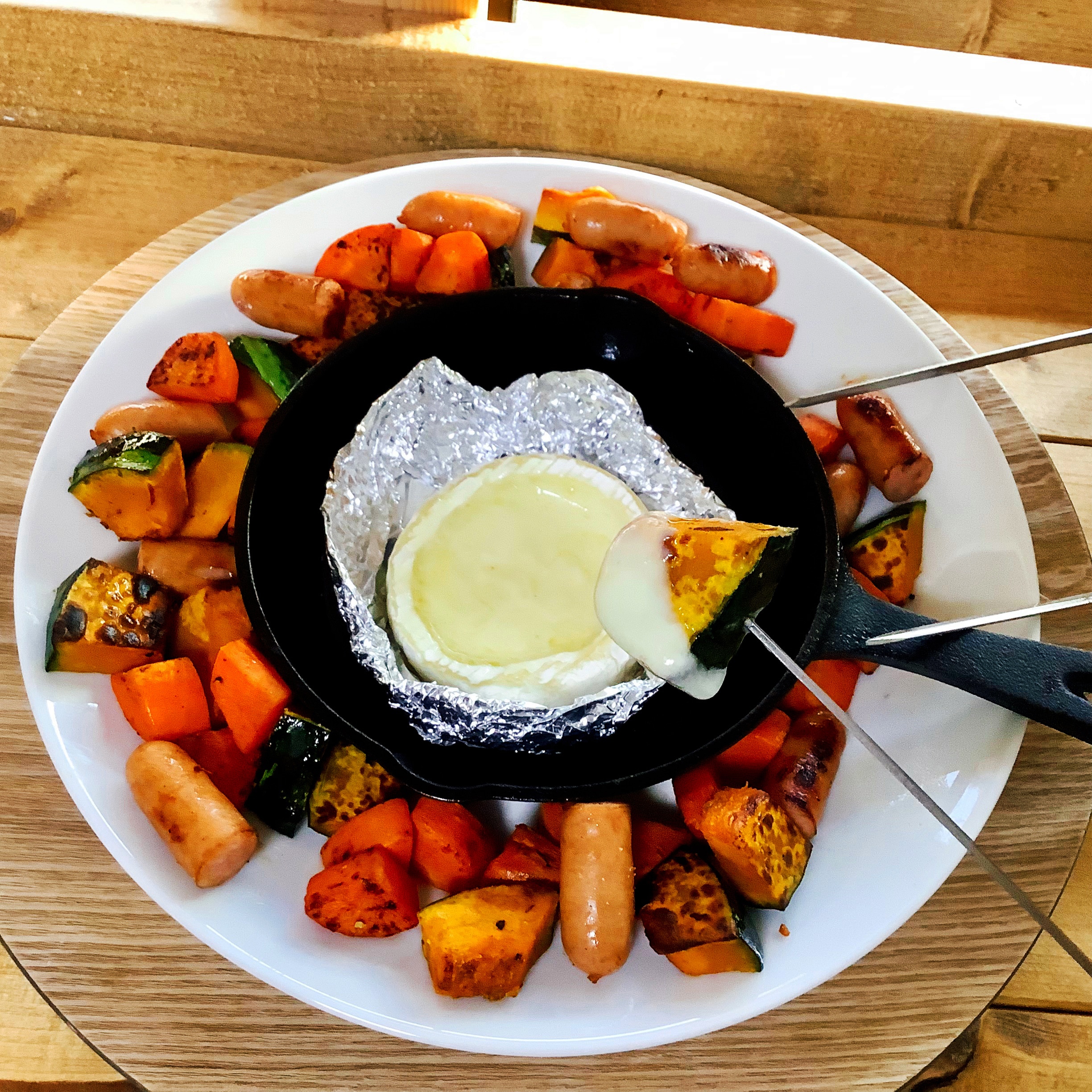 カマンベールチーズまるごと!お手軽チーズフォンデュ